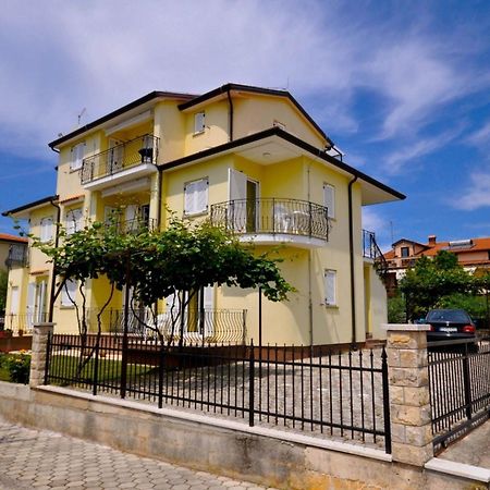 Ferienwohnung Fuer 2 Personen 30 M2 In Novigrad, Istrien Karpinjan Dış mekan fotoğraf
